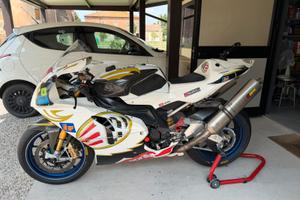 Aprilia rsv 1000 factory