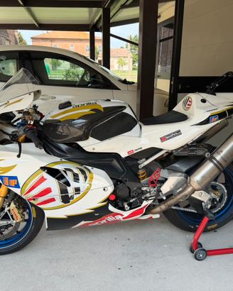 Aprilia rsv 1000 factory