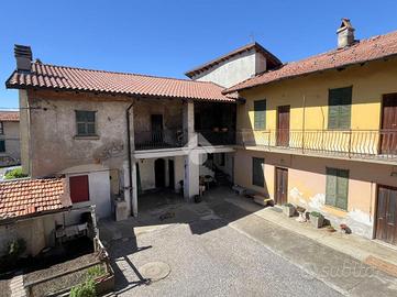 CASA SEMINDIPENDENTE A BINAGO