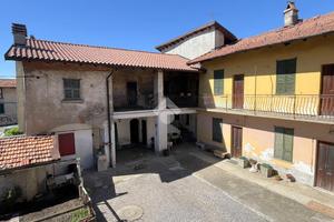 CASA SEMINDIPENDENTE A BINAGO