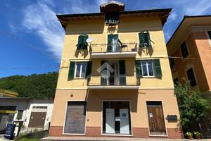 5 LOCALI A MONTOGGIO