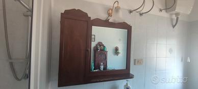 specchiera e mobile bagno 