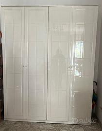 Armadio  in legno laccato bianco