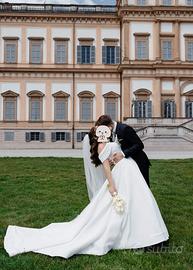 Abito da sposa in raso avorio, spalle scoperte, co