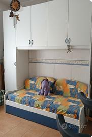 cameretta a ponte con scrivania