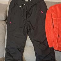 pantaloni e due felpe 