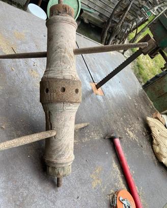 Antico Vericello per attingere acqua dal pozzo .