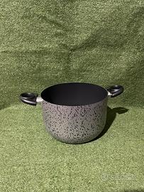 Pentola antiaderente con manici – nuova