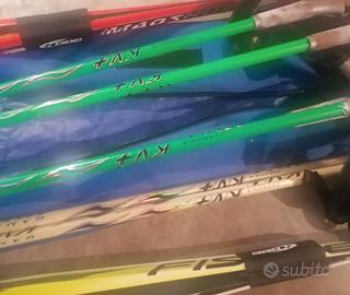 Coppia di sci da fondo e tripli bastoncini