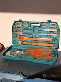 Set attrezzi barbecue 17 pezzi inox in valigetta