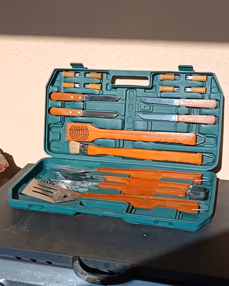 Set attrezzi barbecue 17 pezzi inox in valigetta