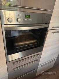 Forno e lavastoviglie Miele.