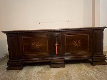 Cassapanca antica con intarsi
