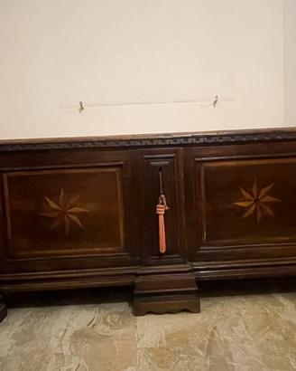 Cassapanca antica con intarsi