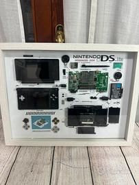 Quadro Nintendo DS Lite smontato disassemblato