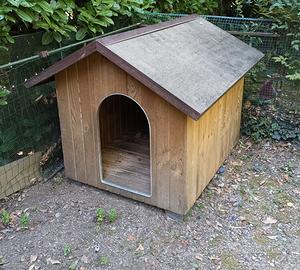 Cuccia in legno e gabbie per cani di grossa taglia