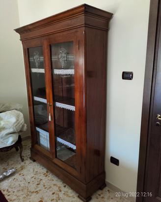 Credenza antica