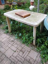 Tavolo da giardino 