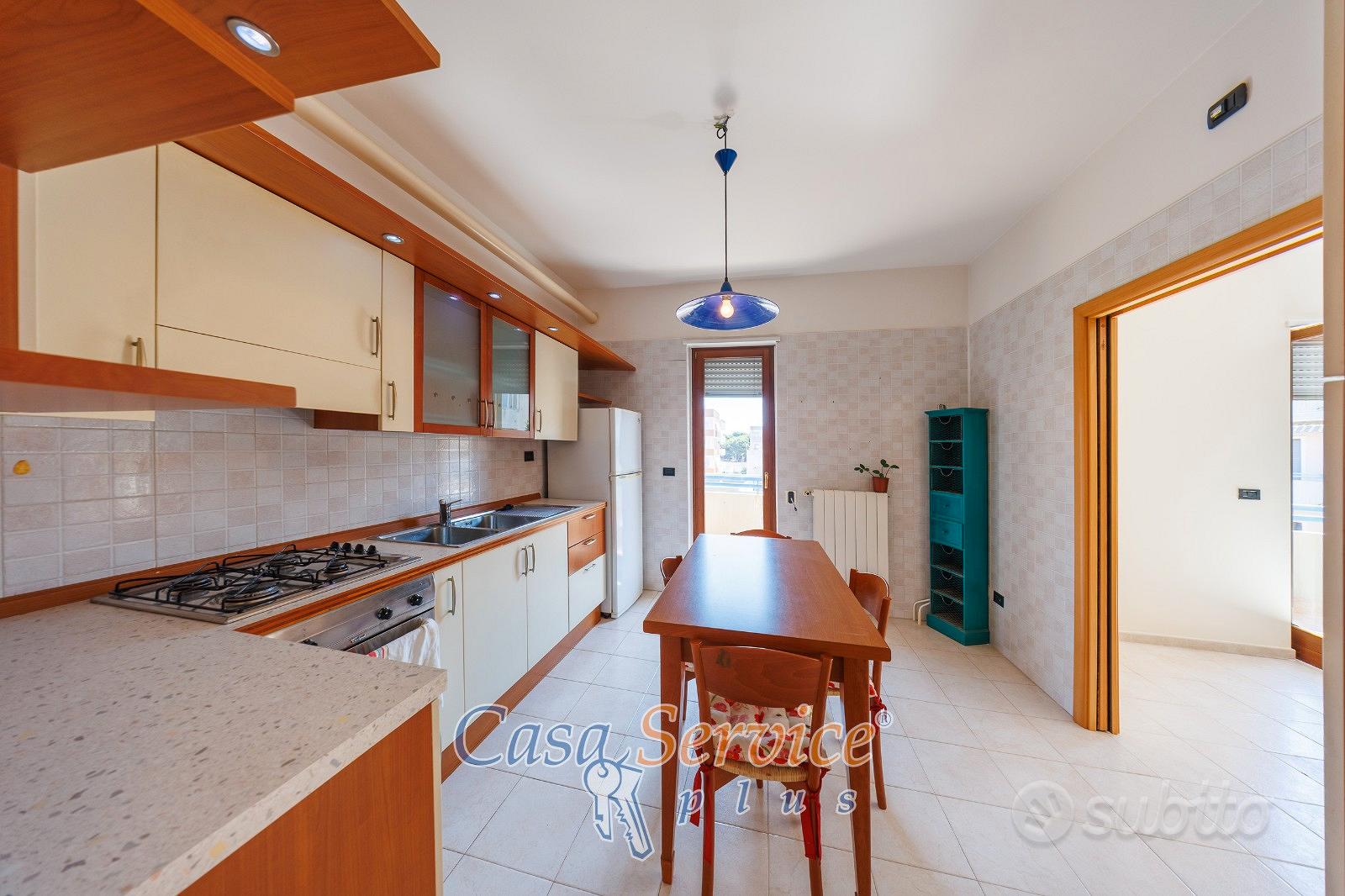 Appartamento con tre camere, vista mare e box - Altro