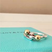Anello con gancio Love Knot di Tiffany & Co.