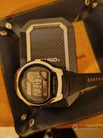 orologio sportivo uomo Casio tenuto bene 