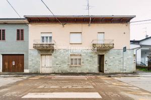 SOLUZIONE INDIPENDENTE CON LABORATORIO E CORTILE P