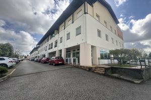 Locale commerciale a Manzano