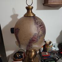 lampadario e lampada da scrivania 