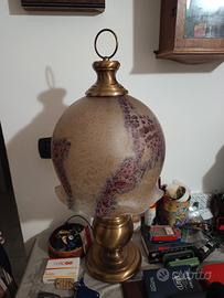 lampadario e lampada da scrivania 