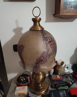 lampadario e lampada da scrivania 