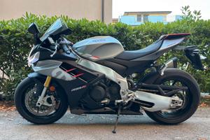 Aprilia RSV4 1100