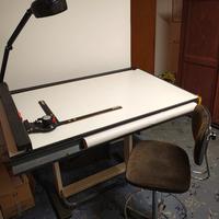 tecnigrafico con sedia 