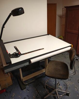 tecnigrafico con sedia 