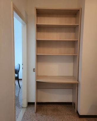 Libreria con scrivania incorporata