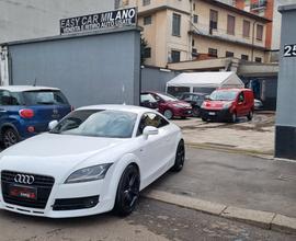 Audi TT Coupé 2.0 TFSI - S Line interno ed esterno