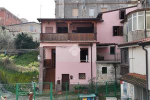 CASA INDIPENDENTE A PIETRASTORNINA