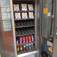 Distributore sigarette con frigo bibite