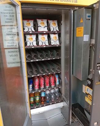 Distributore sigarette con frigo bibite