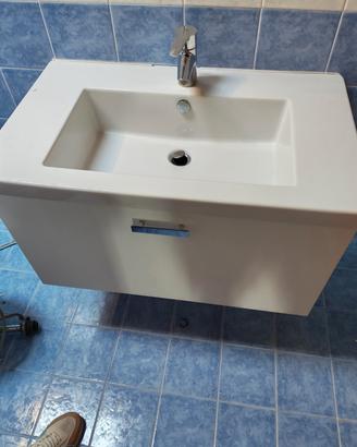 lavabo bagno con cassettone
