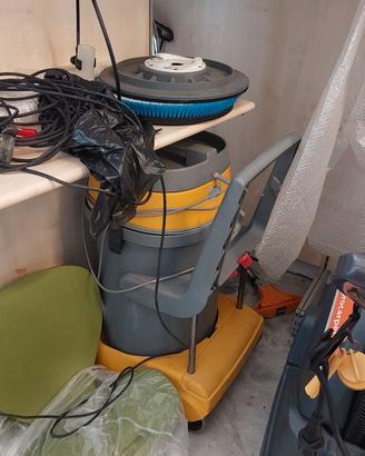 Aspiraliquidi/ Aspirapolvere Gibli