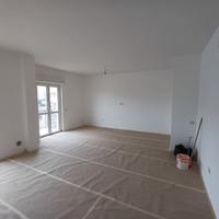 Appartamento Ristrutturato con Mansarda e Garage