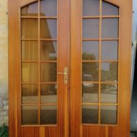 porta da interno ad arco con vetro decorato 