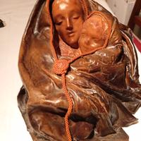 Scultura "Maternità" di Eugenio Introna
