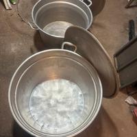 Pentoloni e fornellone per conserva