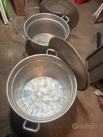 Pentoloni e fornellone per conserva