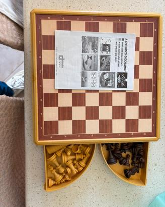 Gioco da tavolo vintage tria dama scacchi