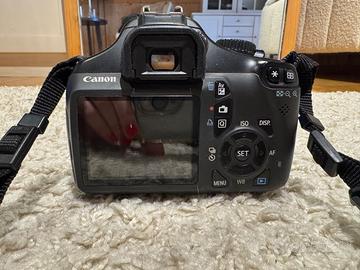Fotocamera Canon con treppiede fotografico