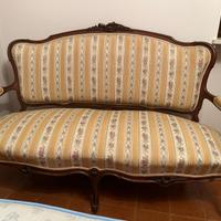 Divano stile liberty con sedie