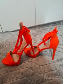 sandali arancione fluo