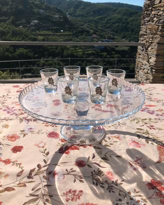 Alzatina e bicchierini in vetro